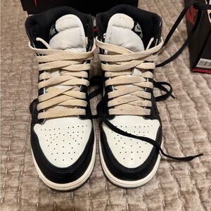 Nike Black and White Sneakers Classic Design 5.5 Y - 7.5 women’s